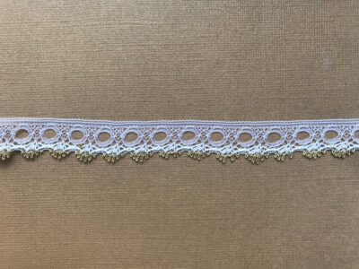 18mm Single Sided Gold/White Crochet and Knitting In Lace