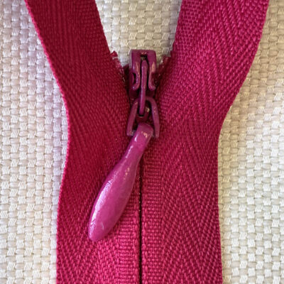 9"/23cm Magenta Invisible Concealed Zip