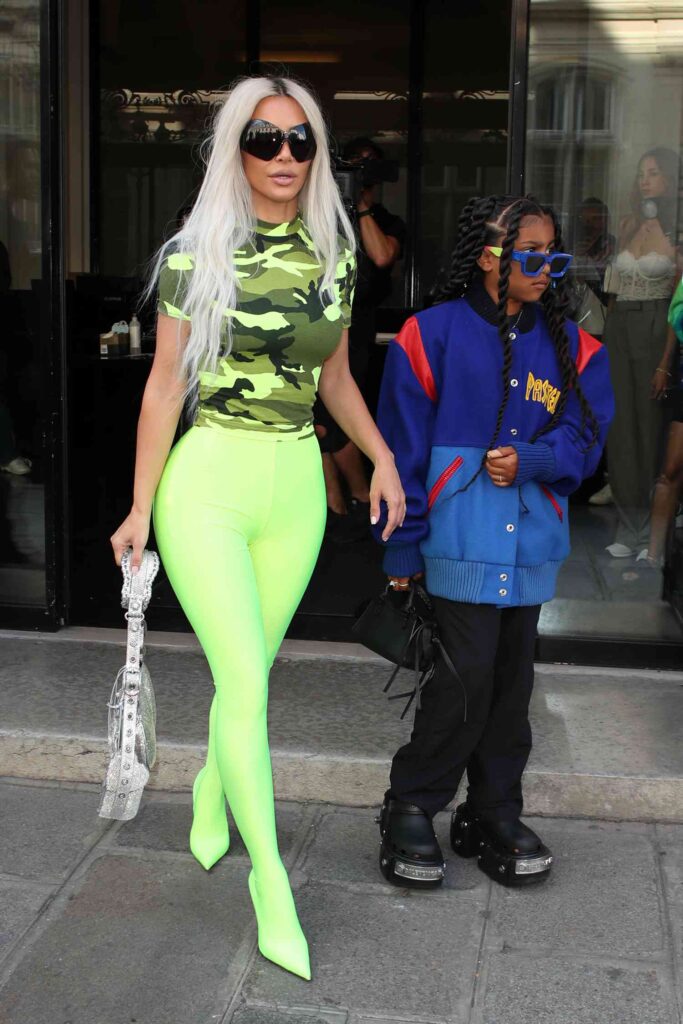 kim kardashian neon green lycra outfit leggings